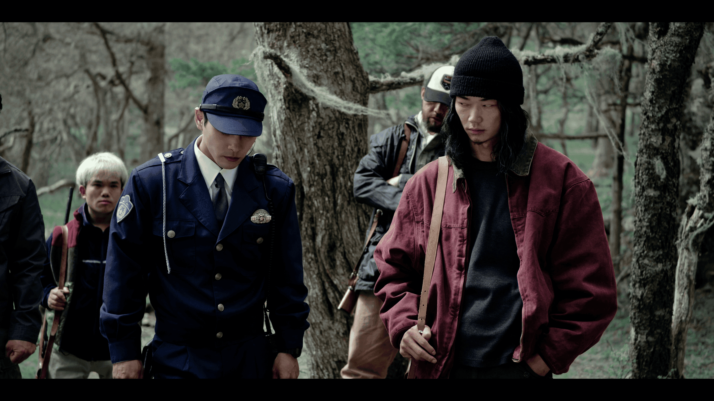 S1E01. 我当时看得感想是这帮村民怎么都这么啥马特，警察白净帅哥：说实话日本警察给人感觉全是中老年，来一个年轻帅哥感觉出戏（画面发灰褪色是因为开了HDR，截图没有）